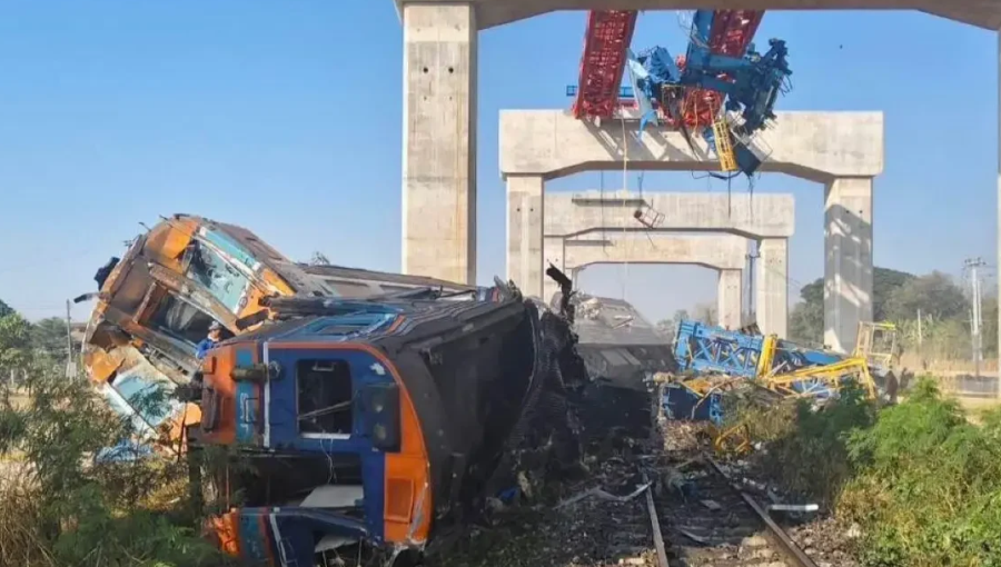 Трагедия в Таиланде: кран обрушился на пассажирский поезд